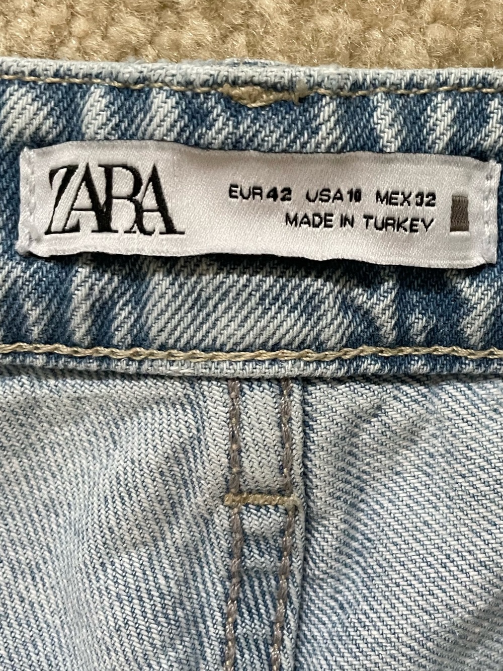 Zara Raw Hem High Rise Straigt Leg Jeans 10 Light Wash 100% Cotton Hidden String - Picture 10 of 11